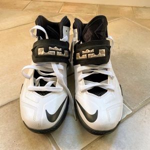 Nike LeBron Soldier Women Sneakers